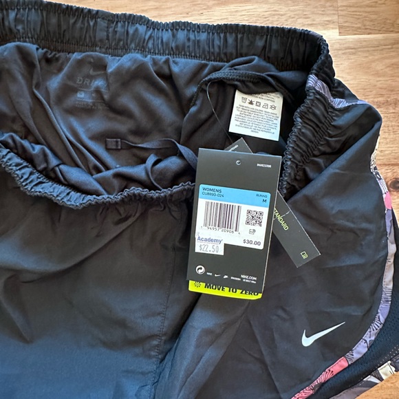 Nike lined shorts size medium - Picture 2 of 4